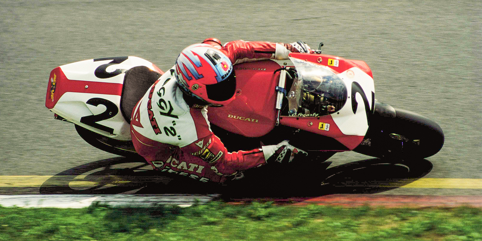 Carl Fogarty winning the WSM Championship in 1994.